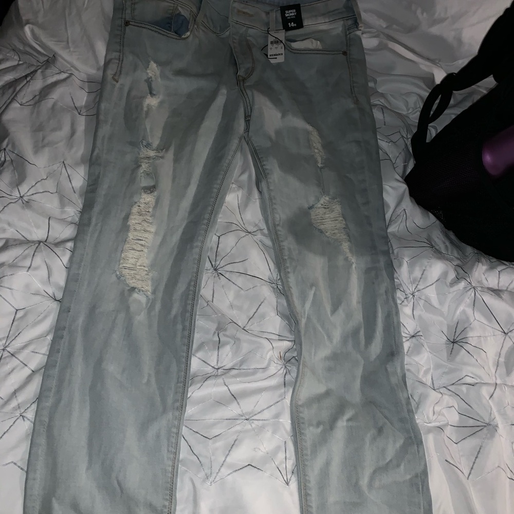 Light wash ripped skinny jeans